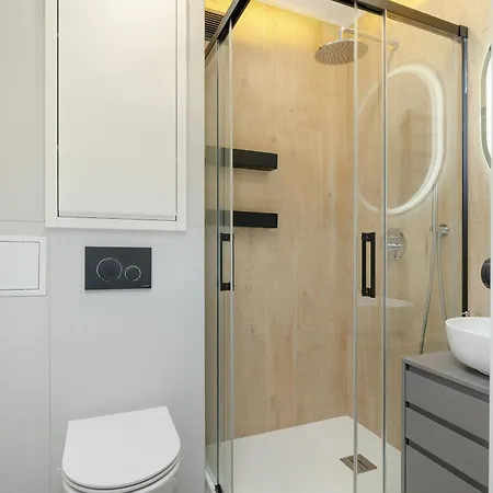 Charming With A Balcony In By Renters *