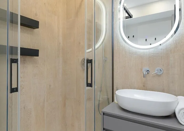 Charming With A Balcony In By Renters *