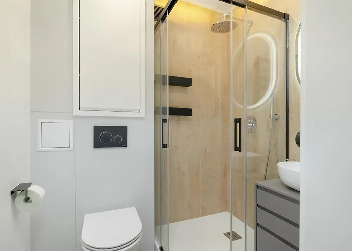 Charming With A Balcony In By Renters *